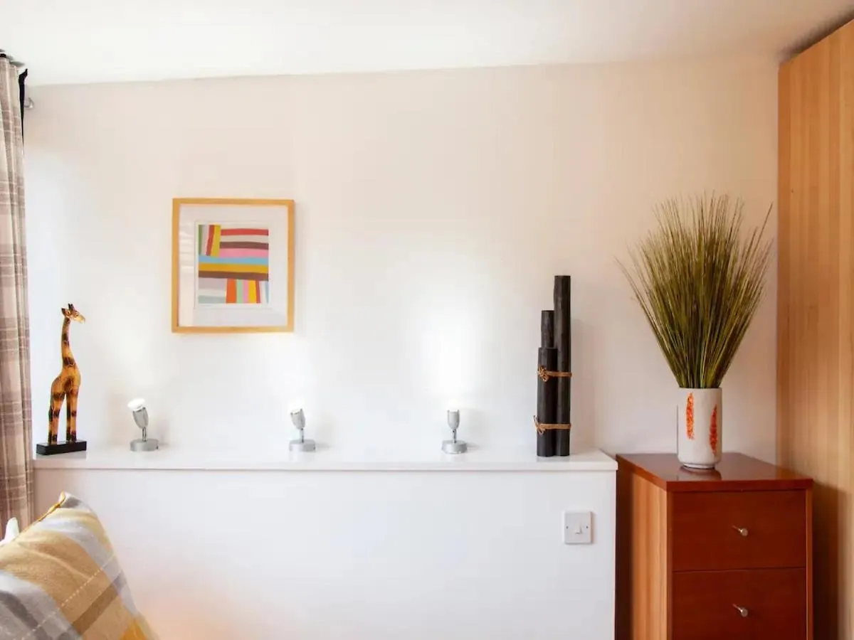 Holiday home Pass The Keys Cosy Cabin In Central Cambridge Free Parking