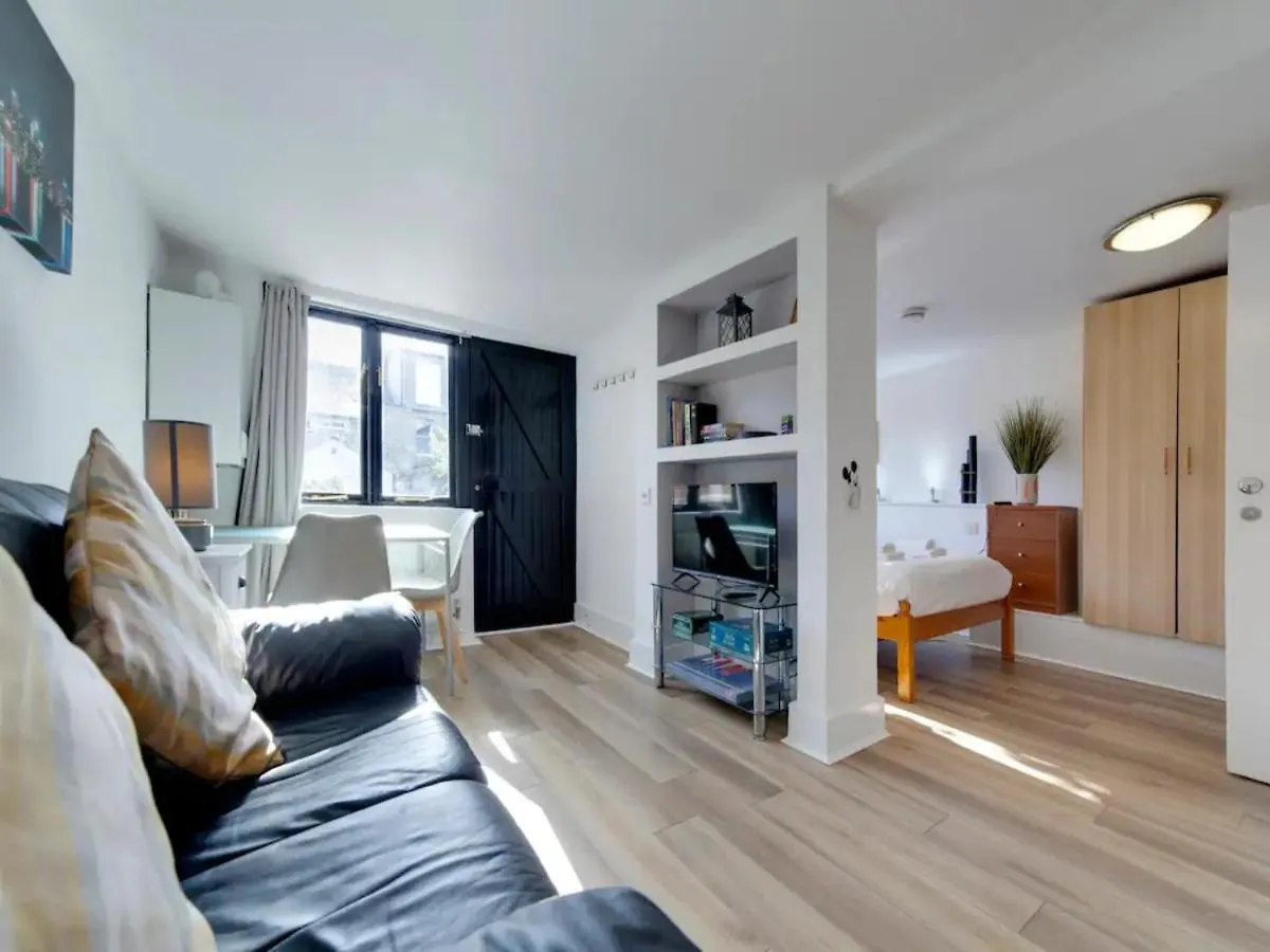 Pass The Keys Cosy Cabin In Central Cambridge Free Parking