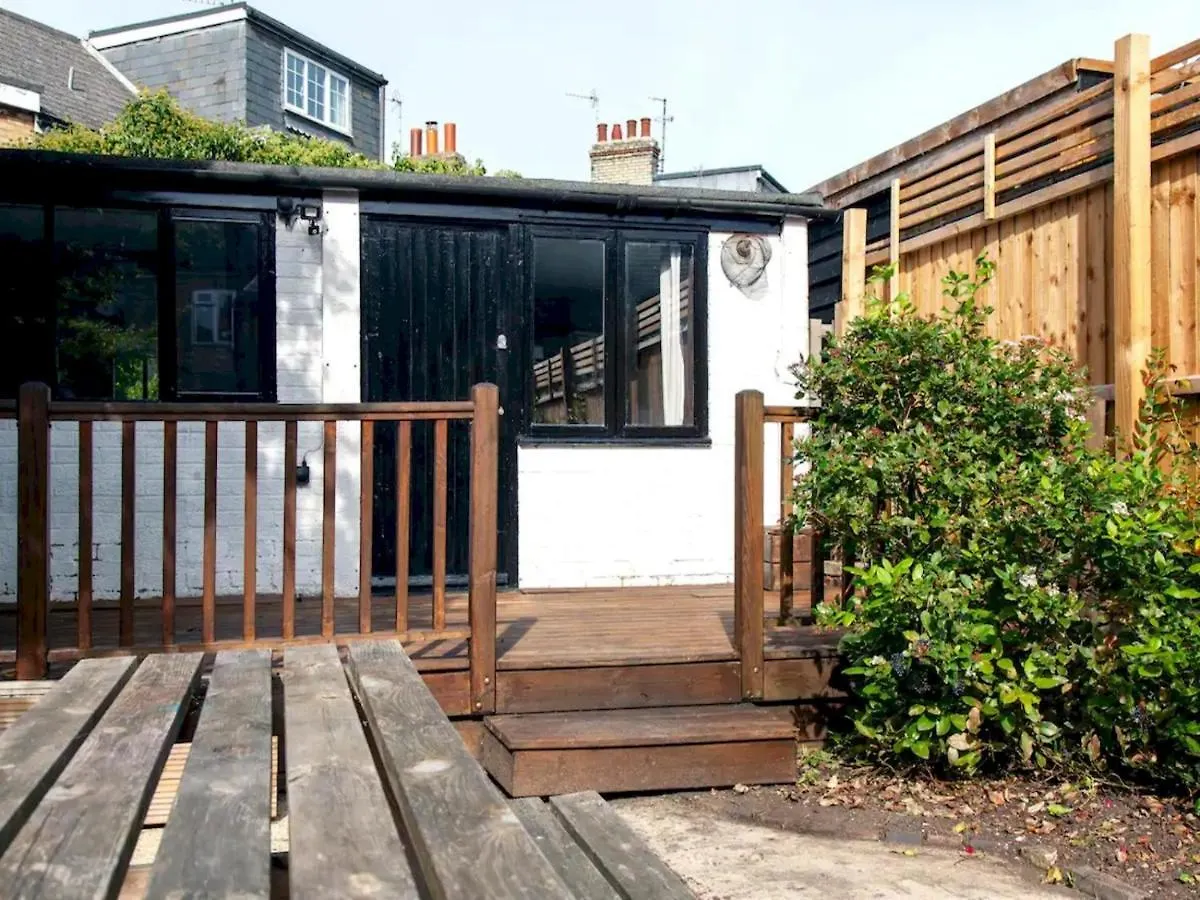 Pass The Keys Cosy Cabin In Central Cambridge Free Parking Holiday home