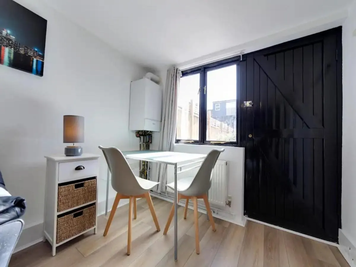 Pass The Keys Cosy Cabin In Central Cambridge Free Parking Storbritannien